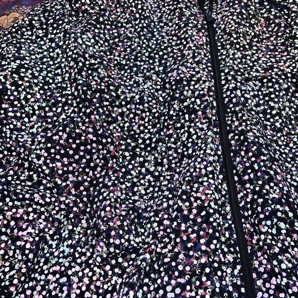 Lululemon SEAWHEEZE Horizon Runners Cape M/L Hooded Reflective Rainbow Jacket - Picture 5 of 15